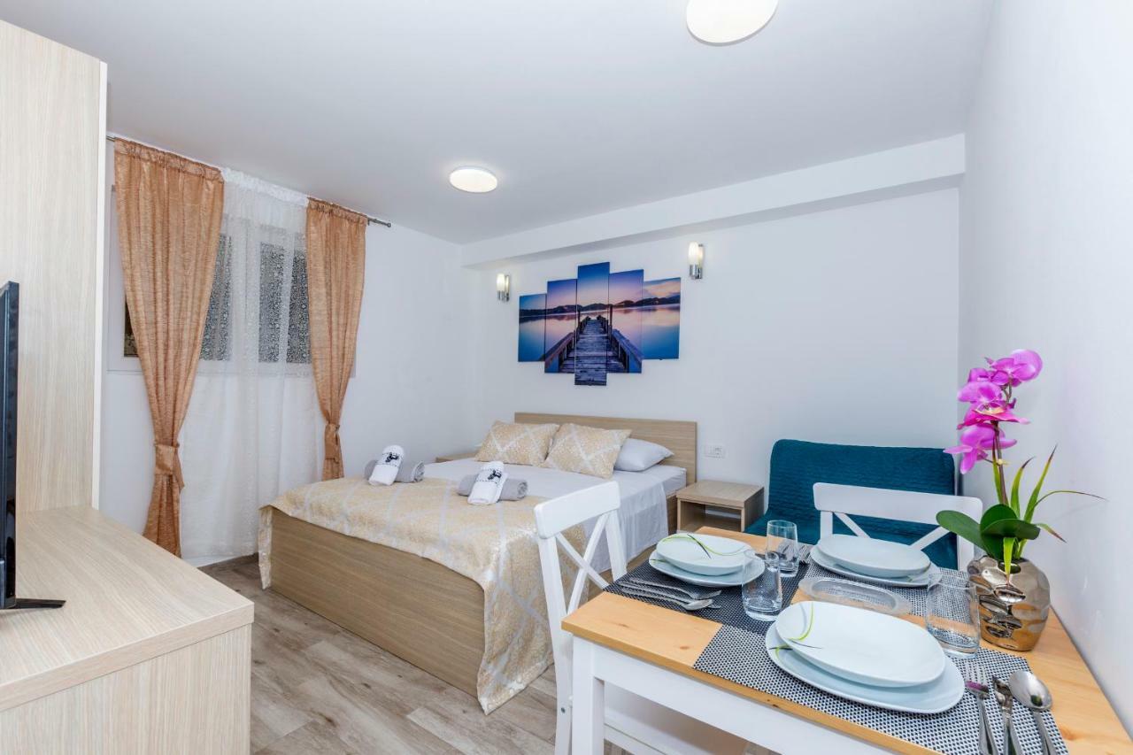 Apartments West Coast Split Exteriér fotografie